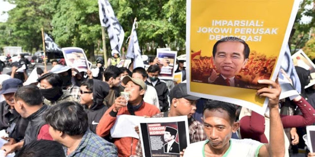 Pak Kapolri, Polisi di Daerah Didemo Adili Jokowi