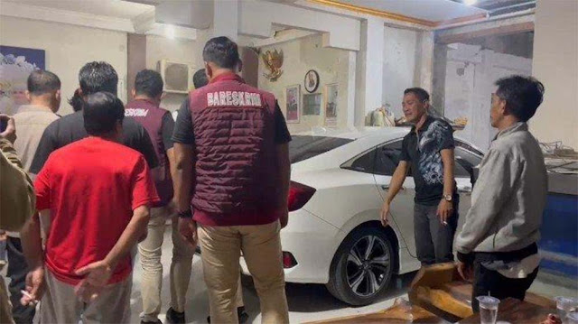 Bareskrim Polri Geledah Rumah Kades Desa Kohod Arsin, Ada Mobil Civic Mewah Terpakir di Halaman