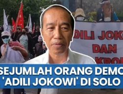 Demo Adili Jokowi di Solo, Massa Tuntut Tangkap & Usut Tuntas KKN Keluarga Joko Widodo