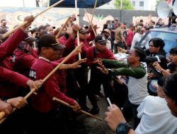 RICUH! Unjuk Rasa Warga Kapuk Muara di PIK Berakhir Bentrok dengan Petugas Keamanan