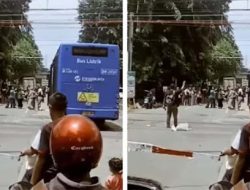 Detik-detik Mencekam Bus Listrik Transjakarta Berhenti di Rel Kereta, Penumpang Panik Berhamburan