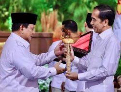 W0: Hidup Jokowi, WI: Mati Prabowo!