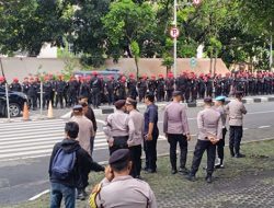 Pasukan Baret Merah Geruduk KPK Jelang Pemeriksaan Hasto