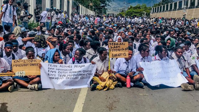 IRONI! Anak-Anak Disuruh Makan, Bukan Sekolah: Polemik Program Prabowo di Tanah Papua