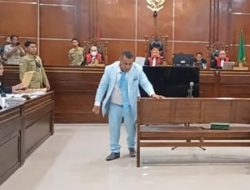 Hotman Paris Sempoyongan Usai Sidang, Razman Curiga Ada yang Nyerang Lewat Jalur Langit