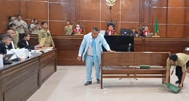 Hotman Paris Sempoyongan Usai Sidang, Razman Curiga Ada yang Nyerang Lewat Jalur Langit