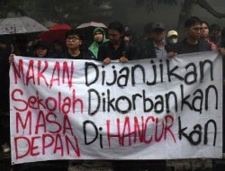 KISAH Dosen UGM Penyokong Demonstrasi Indonesia Gelap