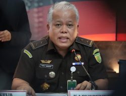 Sejumlah Bukti Ditemukan di Rumah Riza Chalid, Status Tersangka Menanti?