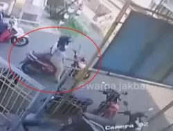 Terobos Perlintasan Tanpa Palang, Pemotor Wanita di Cengkareng Tewas Mengenaskan Tertemper Kereta