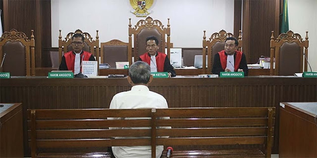 Guru Besar Unhas Marthen Napang Divonis 1 Tahun Penjara