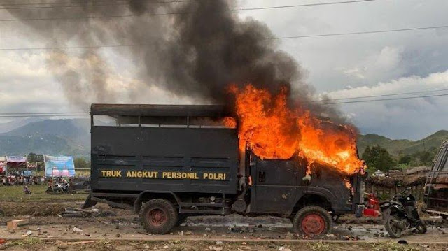 Syukuran Bupati Jayawijaya Papua Pegunungan Berakhir Ricuh, Banyak Korban Luka hingga Mobil Dibakar