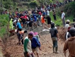 15 Tahun Diabaikan, Warga Tana Toraja Patungan Perbaiki Jalan Rusak: Pemerintah ke Mana?