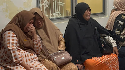 Tangis Keluarga Pecah saat Jenazah 3 Polisi yang Gugur Ditembak Tiba di RS Bhayangkara Lampung