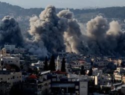 Biadabnya Israel, Buat Warga Gaza Kelaparan Lalu Dihujani Bom