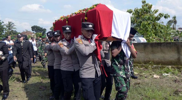 Kakak dari Polisi yang Gugur di Arena Sabung Ayam Way Kanan dapat Tawaran