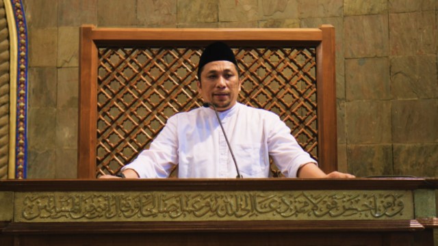 Ceramah Feri Amsari di Masjid UGM: Danantara Itu Silsilahnya Satu Keluarga Semua!