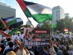 Massa Gelar Aksi Bela Palestina, Serukan Boikot Penjualan Produk-produk Israel