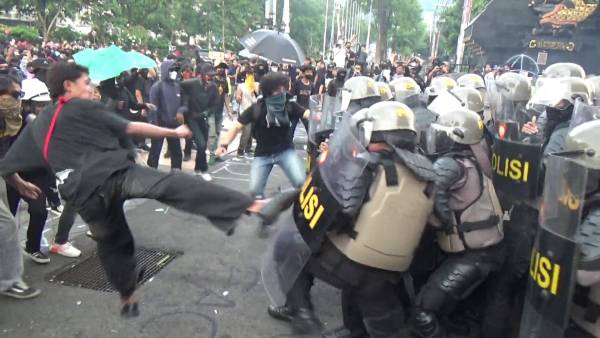 Disusupi Kelompok Anarko, Aksi May Day di Semarang Ricuh!