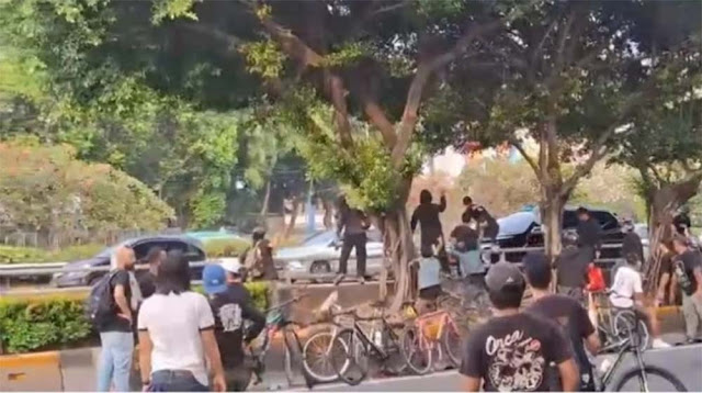 Aksi Demonstrasi Hari Buruh di DPR Disusupi Anarko, Massa Anarkis Lempari Kendaraan