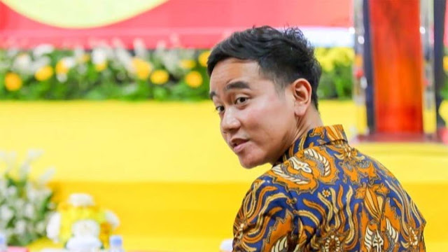 Gibran Lebih Baik Mundur Ketimbang Dimakzulkan