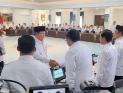 Hasan Nasbi Masih Ikut Sidang Kabinet, Prabowo Sapa Hei, Gibran Beri Senyum