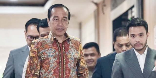 Jokowi Harusnya Bangga Berijazah UGM, Bukan Terhina