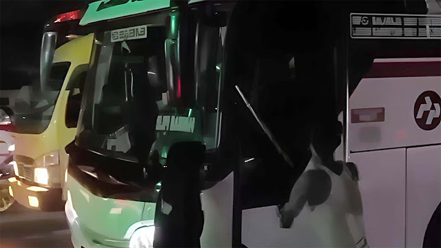 Viral! Diduga Sejumlah Pengamen Jalanan Merusak Bus Primajasa di Tangerang