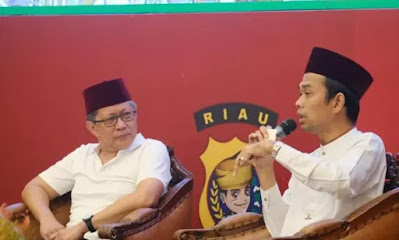 Rocky Gerung Kutip Al-Quran, UAS Malah Bercanda: Presiden Akal Sehat Ketemu Ustaz Akal Sehat!