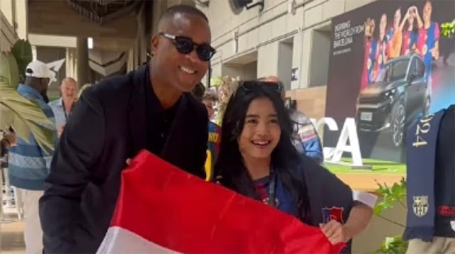 Dicari PSSI, Patrick Kluivert Ketahuan Kibarkan Bendera Indonesia di Kandang Barcelona