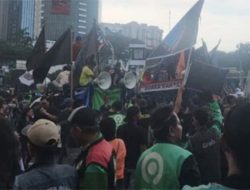 Larang Perwakilan Kemenhub Naik Mobil Komando, Massa Ojol: Suruh Menterinya ke Sini!