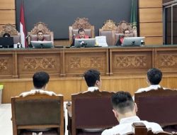 Bongkar Kasus Judol Kominfo, Polisi Temukan Senjata Api dan Dolar saat Geledah Rumah Zulkarnaen