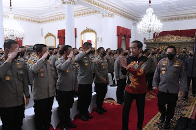 Kapolri Dicurigai Pasang Badan Lindungi Jokowi terkait Dugaan Ijazah Palsu