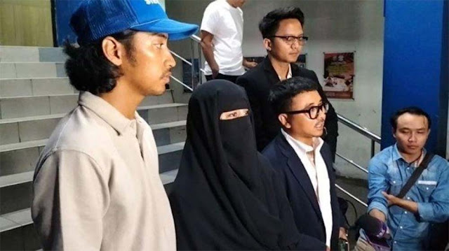 Umi Pipik dan Abidzar Al Ghifari Laporkan Dua Akun Media Sosial ke Polda Metro Jaya atas Dugaan Penghinaan