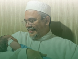 Habib Rizieq Kembali Jadi Ayah di Usia 59 Tahun, Umumkan Kelahiran Bayi Laki-laki dari Istri Muda