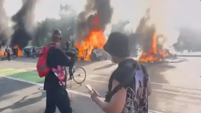 Los Angeles Membara, Pengunjuk Rasa dan Aparat Saling Serang, Mobil-mobil Dibakar