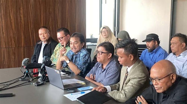 Koran Kedaulatan Rakyat Pengumuman Hasil Ujian Masuk UGM Jokowi Disita, Roy Suryo: Jahat Sekali!