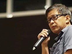 Rocky Gerung Sebut Pihak Jokowi Makin Panik Saat Dituntut Tunjukan Ijazah Asli