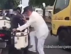 Video Momen Dedi Mulyadi Turun dari Mobil: Naik Motor Patwal Tanpa Helm Berujung Kena Tilang