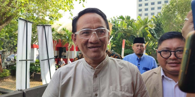 Andi Arief Bocorkan RUPS PLN, Direksi Dirombak?