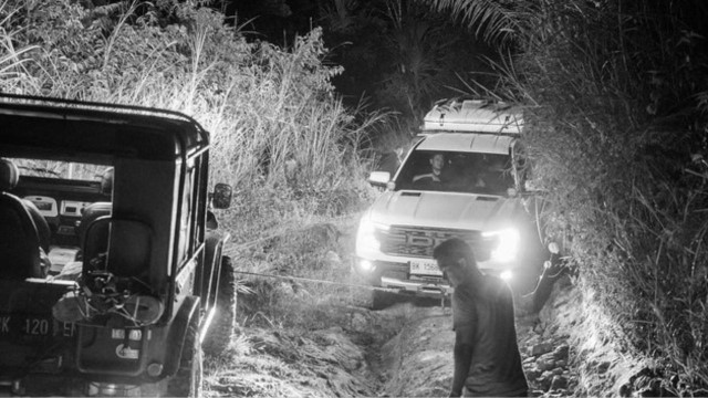 Tanda-Tanda Alam Insiden Mobil Rombongan Gubsu Terbalik Rusak Parah di Tapsel-Paluta: Sebuah Kebetulan Tragis Mendahului OTT Topan Ginting!