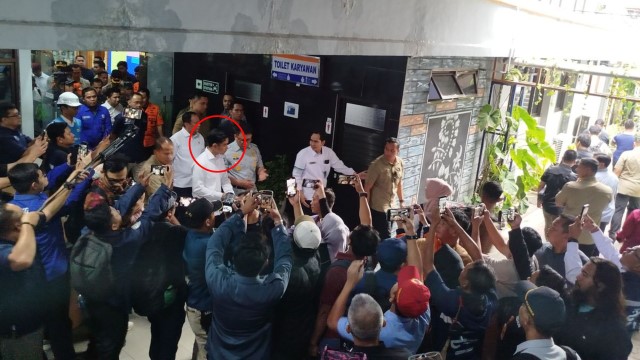 MISTERI Diamnya Gibran Saat Tinjau Korban KMP Tunu Pratama Jaya, Tak Keluarkan Sepatah Kata Pun, Kenapa?
