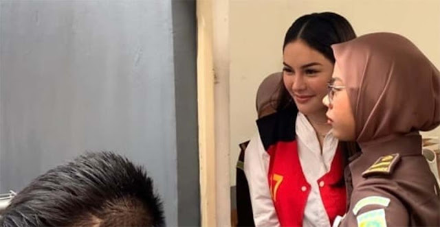Dituduh Jual Rumah untuk Bayar Hakim, Nikita Mirzani Tertawa: Kalau Bisa Jual Diri