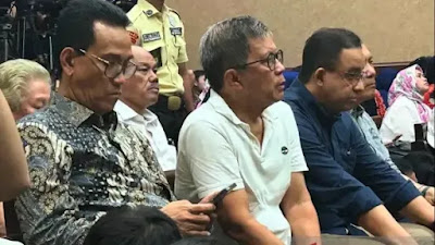 Wajah Tegang! Anies dan Rocky Gerung Hadiri Sidang Vonis Tom Lembong