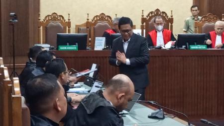 Dikritik Kuasa Hukum Hasto, PN Jakpus Jelaskan Alasan Hakim Pakai Masker saat Sidang