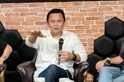 Andi Sinulingga Sindir Luhut: Apa yang Dikeruk dari Republik Ini sehingga Kaya Raya?