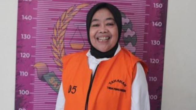 Senyum saat Ditahan, Kades di Sukabumi Diduga Pakai Dana Desa Rp 500 Juta hingga Jual Posyandu