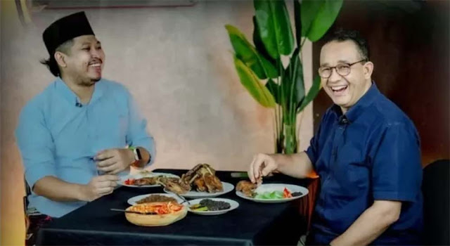 Lagi Makan, Anies Baswedan Ditodong Tretan Muslim: Lebih Enak Program MBG Prabowo?