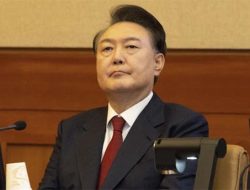 Ogah Diperiksa Jaksa, Yoon Suk-yeol Berbaring di Lantai dan Pakai Pakaian Dalam