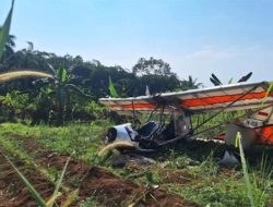 Detik-detik Mencekam Pesawat Dipiloti Marsma Fajar Adrianto Terekam Kamera Warga Sebelum Jatuh