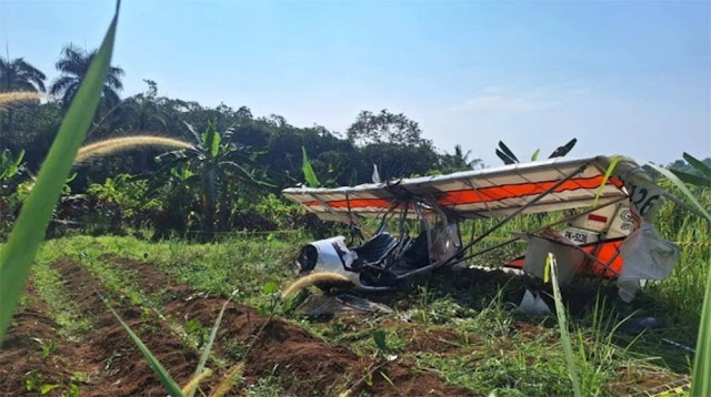 Detik-detik Mencekam Pesawat Dipiloti Marsma Fajar Adrianto Terekam Kamera Warga Sebelum Jatuh